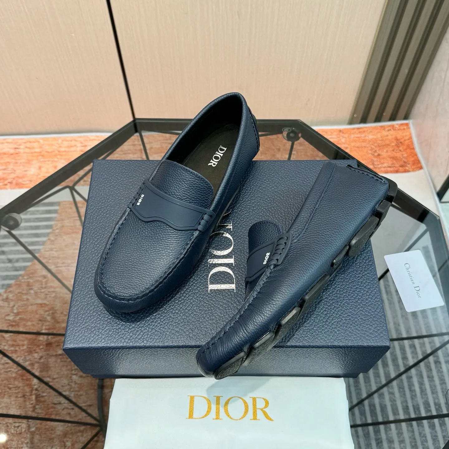 Men's shoes: 580💰 (Niu Li) (Dior Doudou shoes) Exclusive new model Official website new model The upper is made of high-quality imported calf, the color is delicate, and the luxurious texture flows. Tailor-made for exquisite men, creating a noble aura. Delicate and smooth lines. Cowhide lining. Size: 38-44, 45 customized. Outdoor driving shoes for experienced drivers🚗